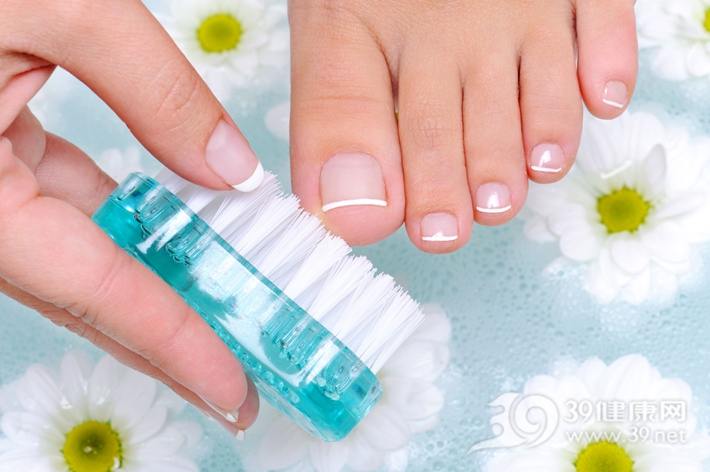 脚趾甲长肉里只需一招解决,脚趾甲长到肉里只需一招