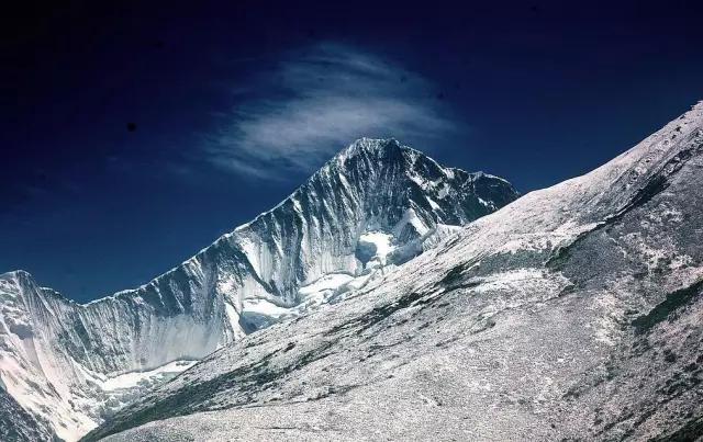 四川房车露营,川藏线上最火的房车露营基地