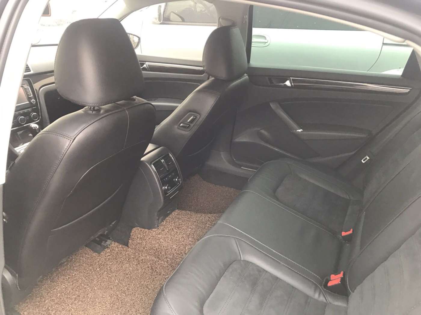 2015帕萨特1.8t御尊版购买价格,2015款帕萨特1.8御尊版值多少