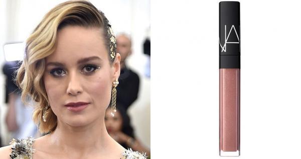 特搜2017「红毯巨星唇彩」懒人包！网友：莉莉根本是洋娃娃啊