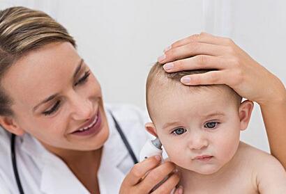 男孩耳朵里取出虫子,两岁小孩耳朵进了异物怎么取