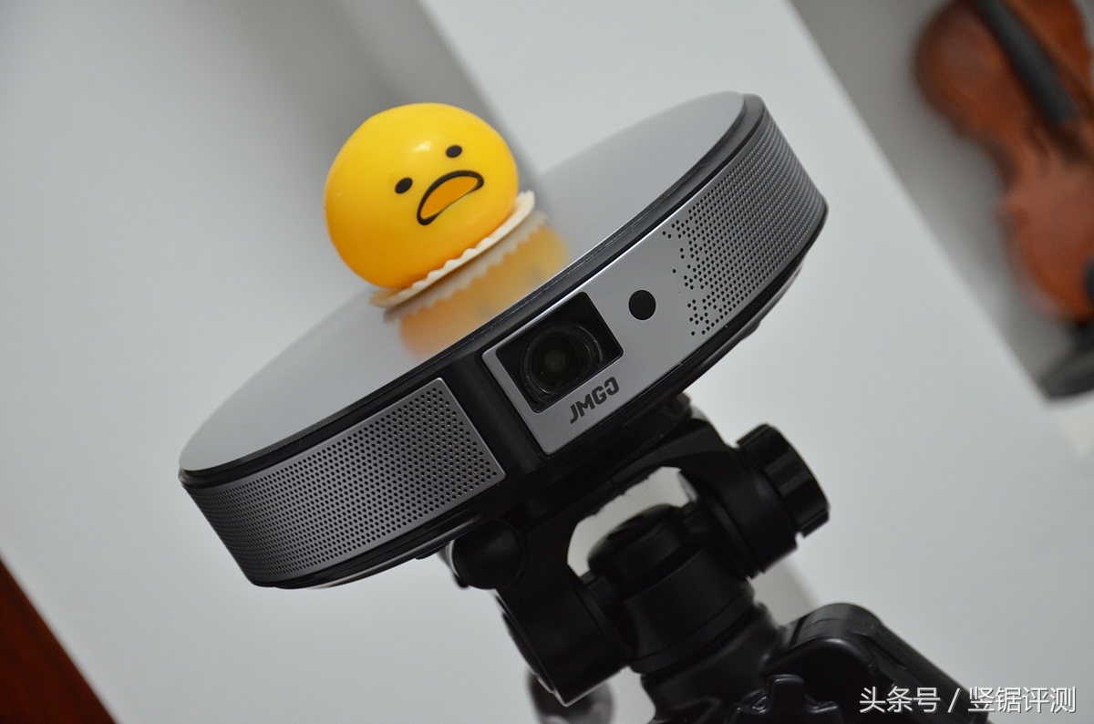 坚果c6投影流明,极米z4x和坚果c6投影哪个好