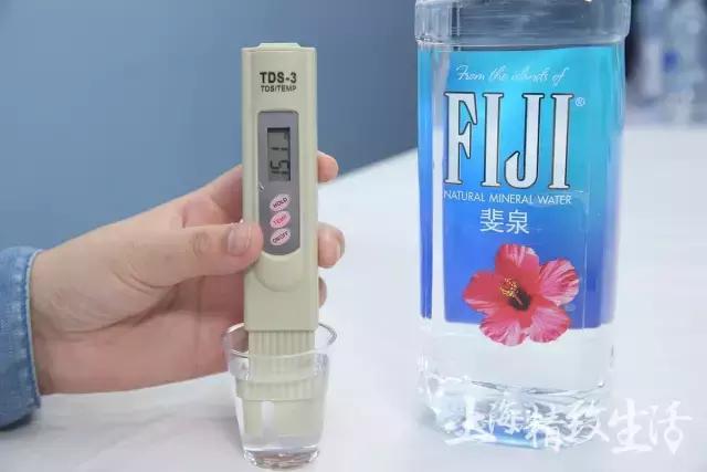 为这篇矿泉水测评,我们误了24小时的飞机,20瓶水,拿去不谢