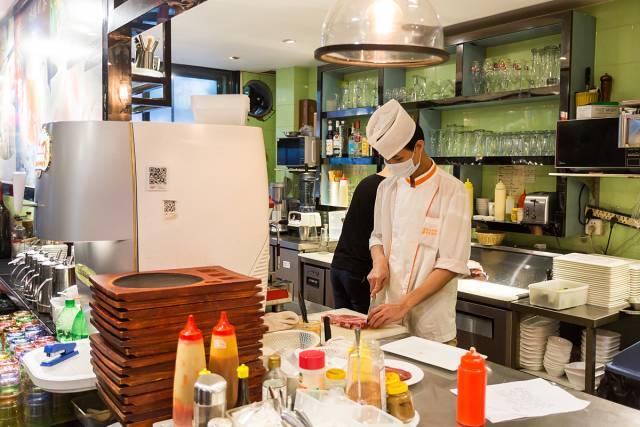 它要做江南西的兰桂坊！凌晨4点，还有很多人不肯回家……