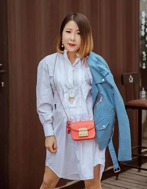 再多的情话都不如你在身边,所有动听的情话都不及身边的陪伴