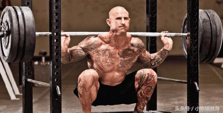 训练深蹲之前做卷腹激活核心,深蹲怎么做才正确