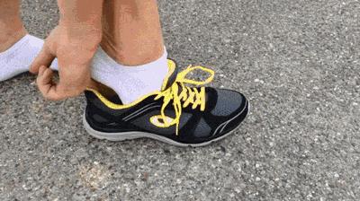 帆布鞋鞋带懒人免系鞋带慢动作,懒人不用解鞋带的鞋子