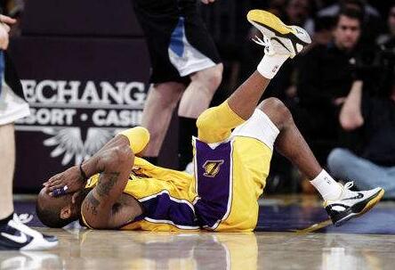 科比为什么没有新的球鞋系列,科比真正意义上的第一双耐克