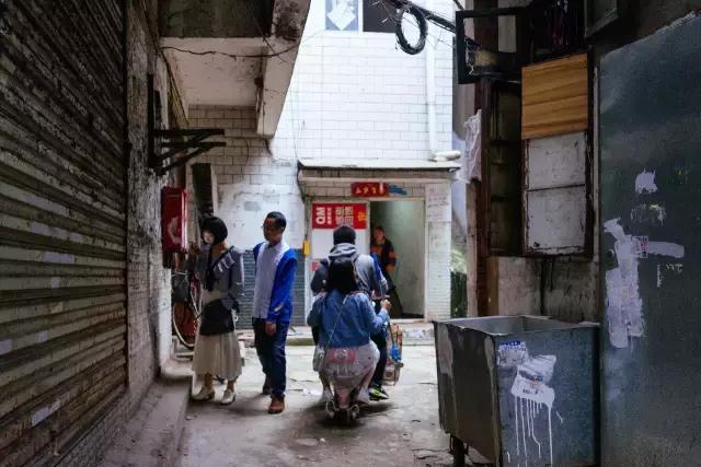 4万人住在距离光谷2公里外的小何西村，却从未对它说一声谢谢