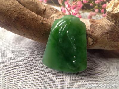 和田玉吊坠鉴别最简单方法,如何鉴别和田玉石吊坠的真假好坏