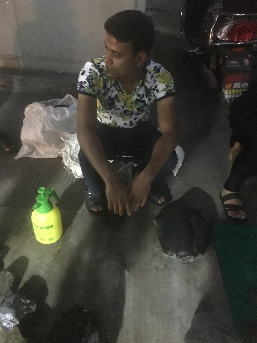 云南瑞丽德龙国际珠宝城全景,瑞丽德隆国际珠宝夜市