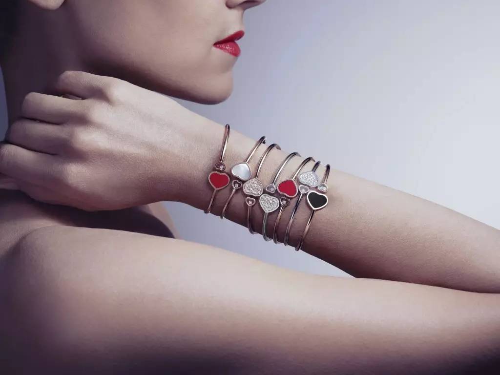 潘多拉手镯值得买吗,潘多拉手镯最新款