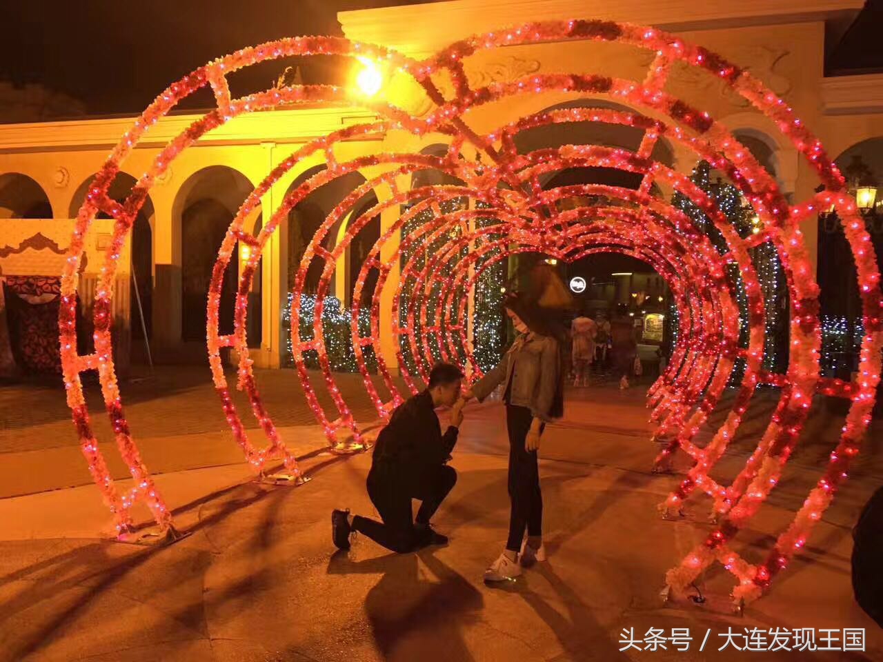 发现王国夜场五一人多吗,发现王国夜场表演全过程