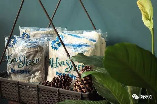 这家店只卖白T恤，一周开半天，门口总排起长队