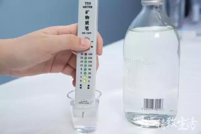 为这篇矿泉水测评,我们误了24小时的飞机,20瓶水,拿去不谢