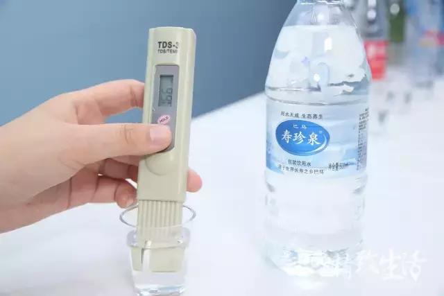 为这篇矿泉水测评,我们误了24小时的飞机,20瓶水,拿去不谢