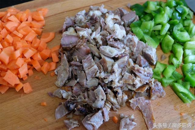 点了份烤全羊没吃完,打包回家配上剩米饭再加工一下,味道好极了