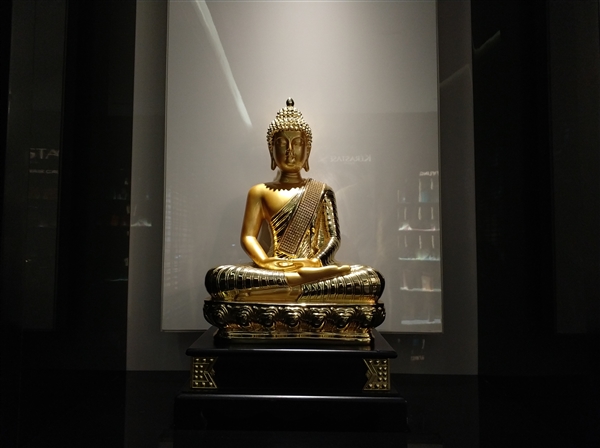 老外观看小米汽车之后的感受,老外赞叹中国美景反应视频