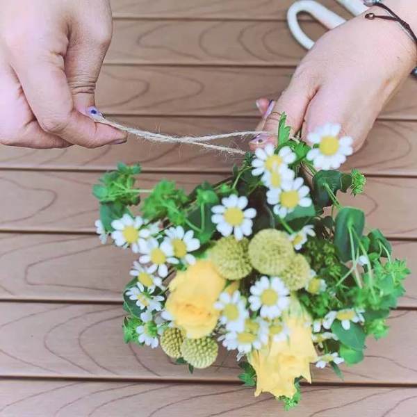 花艺步骤图,适合初冬的花艺