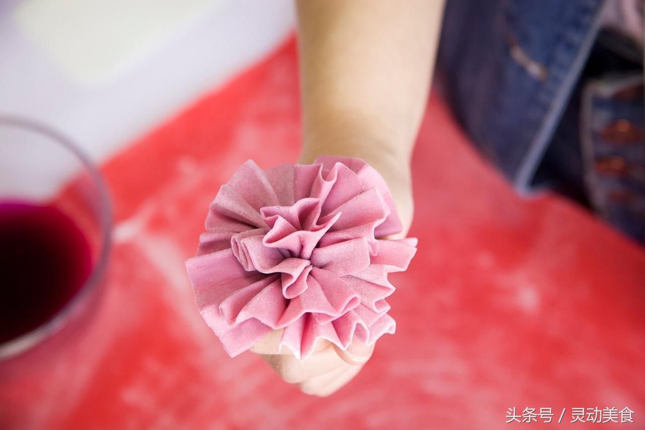 母亲节送康乃馨还是玫瑰,母亲节为什么要送康乃馨