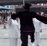 看我真功夫,轻轻一摸,就能打到你吐奶