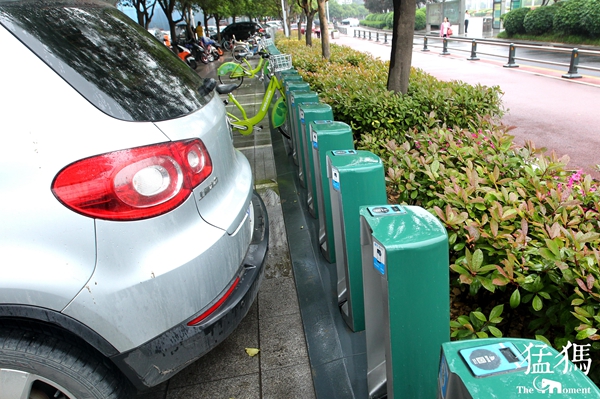 共享单车成为街头一景,共享单车成为一种时尚