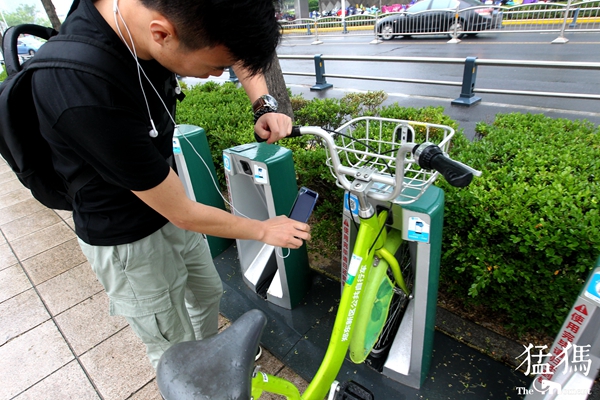 共享单车成为街头一景,共享单车成为一种时尚