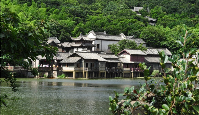 山与海之间有一个地方,穿梭山与海与城之间