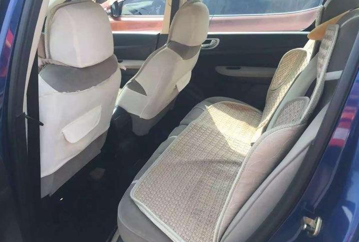 浪漫法国车标致307，地盘很扎实噪音小内饰丑油耗很高