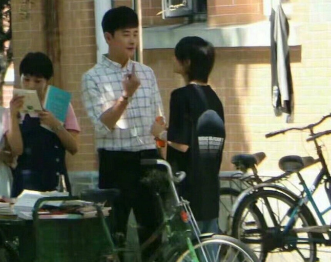 郑爽患病不敢去医院自己在家针灸，一句话透露她内心恐惧与不安！