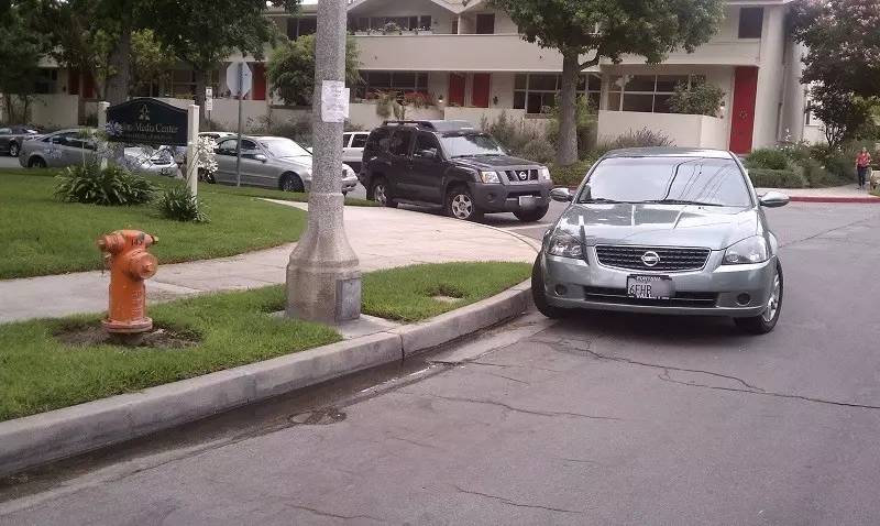 违章停车千万不要这么做,遇到乱停车怎么解气