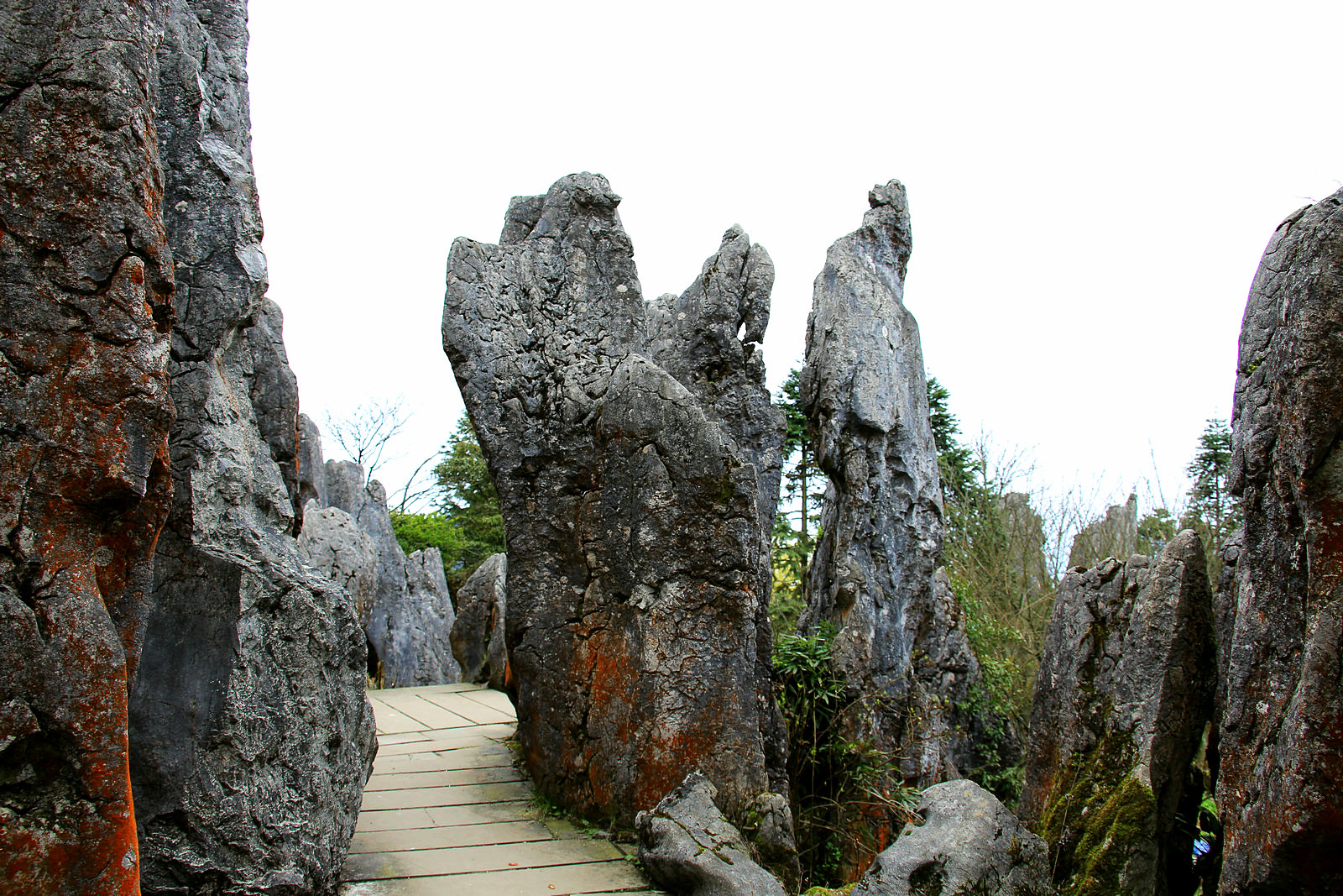 华蓥双枪老太婆雕像搬哪里,四川广安华蓥双枪老太婆图片