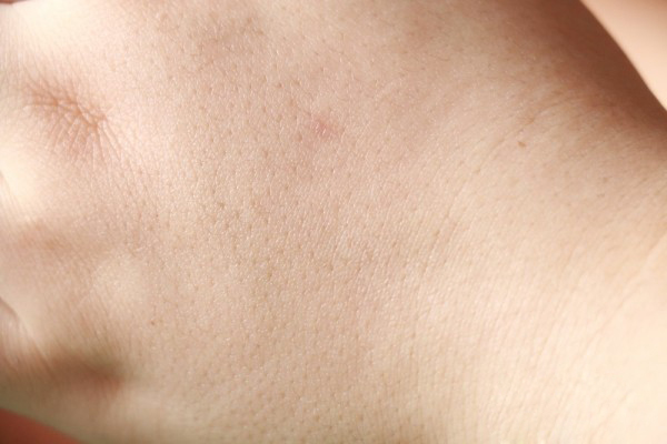 没用精华直接用乳液,没用的护肤