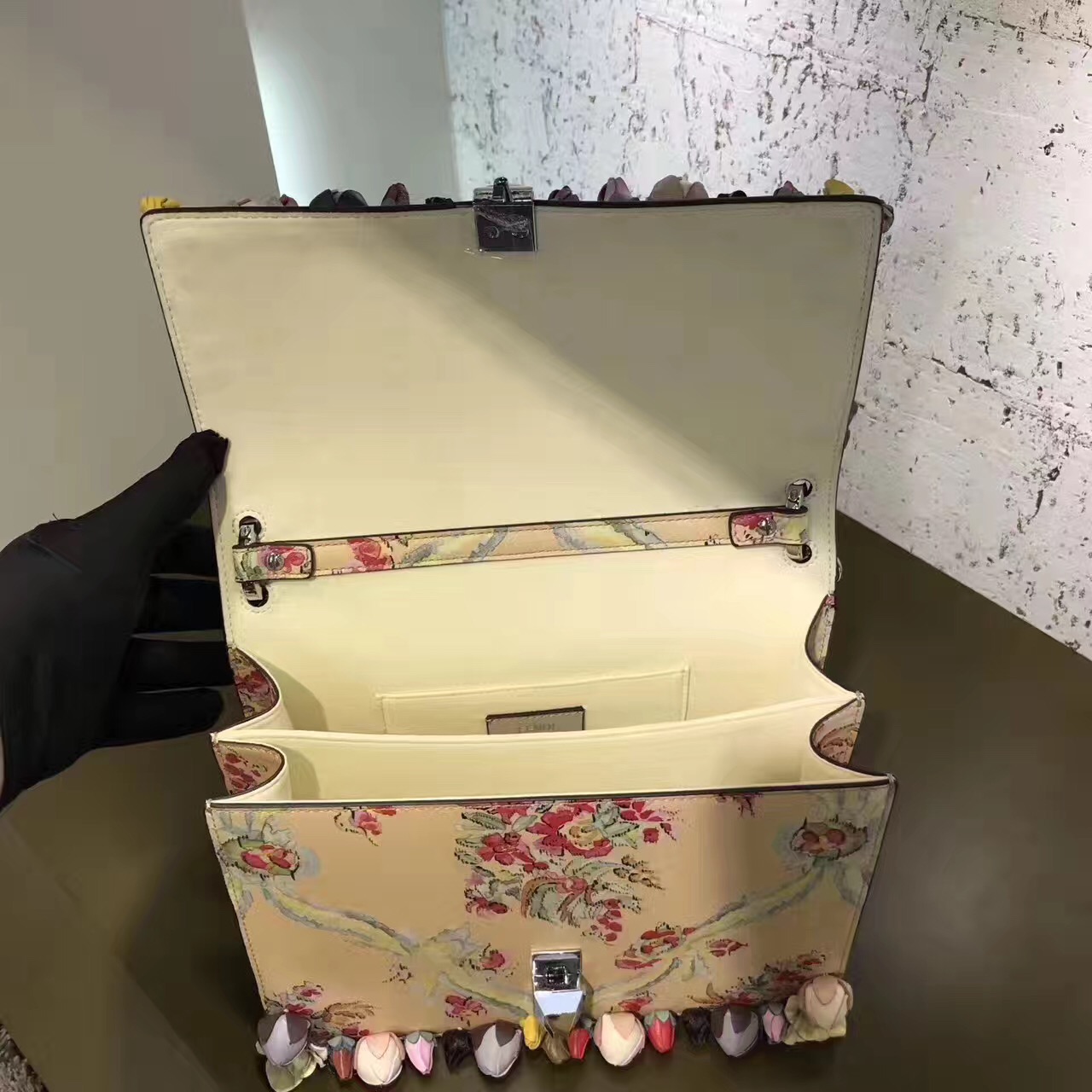 fendi包包最新款,fendi包的经典款