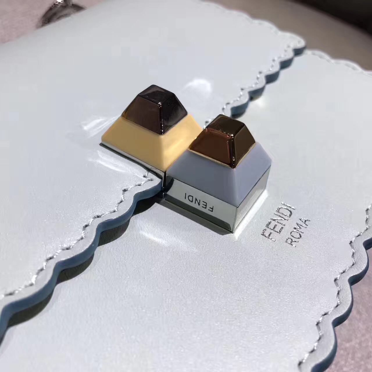 fendi包包最新款,fendi包的经典款