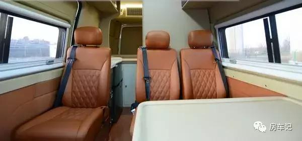 上汽大通v80长轴中顶自动挡房车,2019款大通v80豪哥自动挡房车