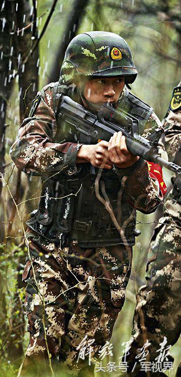 特警的超燃瞬间,特警火力压制震撼场面