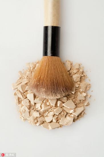 多名大学生惨遭毁容劣质化妆品致皮炎如何应对