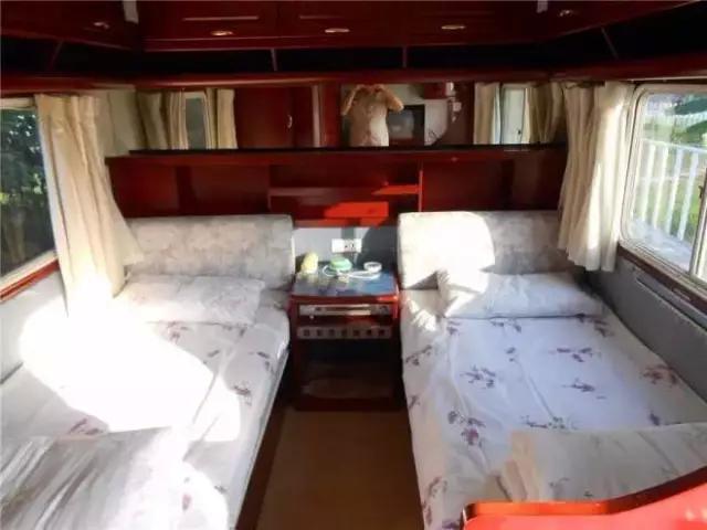 四川房车露营,川藏线上最火的房车露营基地