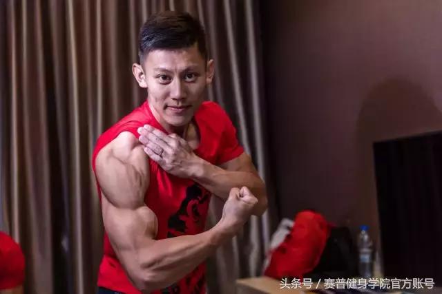 别人羡慕他的八块腹肌，而他的追求不止于此……