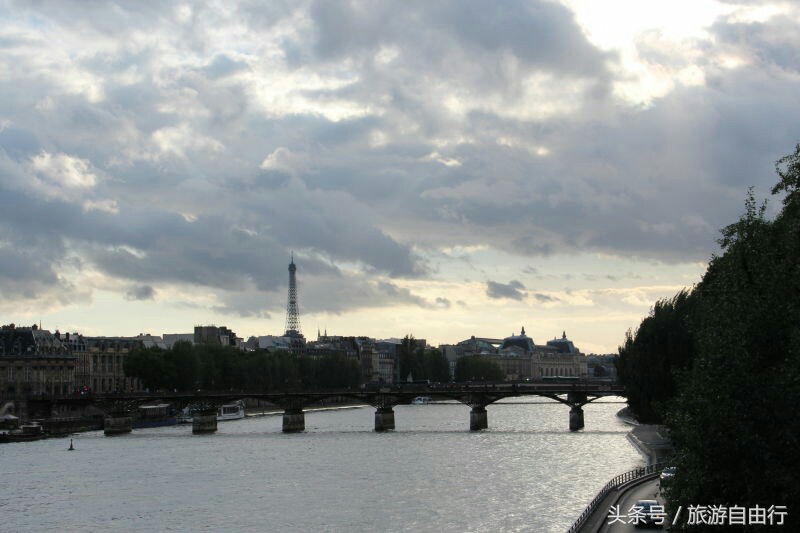 法国巴黎的著名景点和风土人情 (法国巴黎有哪些著名的旅游景点)