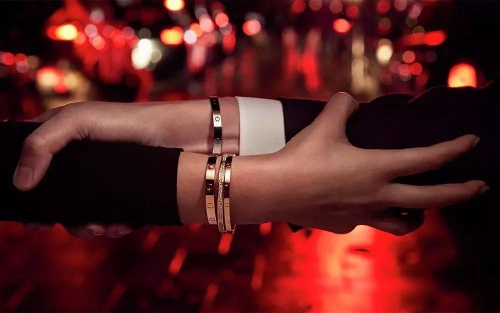 要想秀恩爱穿情侣装是一种好方法,如何优雅地穿情侣装