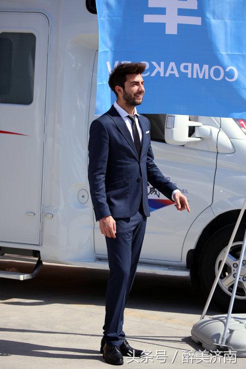 实拍:被俄罗斯美女帅哥酷爱的中国房车是什么样子