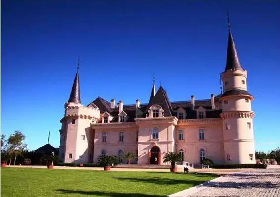 一组张裕爱斐堡酒庄实景图,蓝裕文化