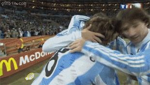 足球搞笑庆祝动作gif,足球过人gif