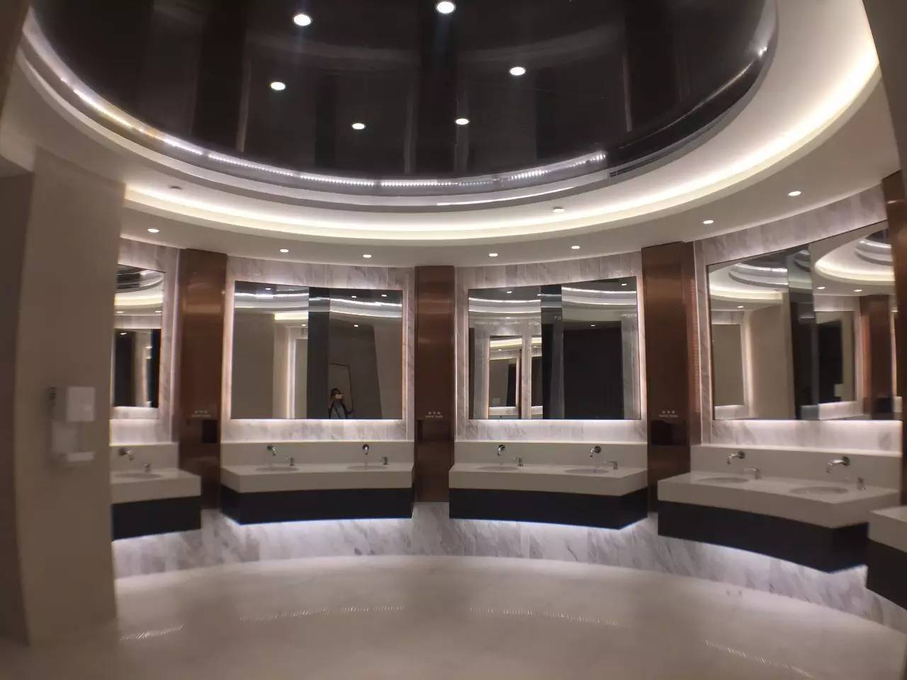 上海来福士是什么商场,魔都上海长宁来福士