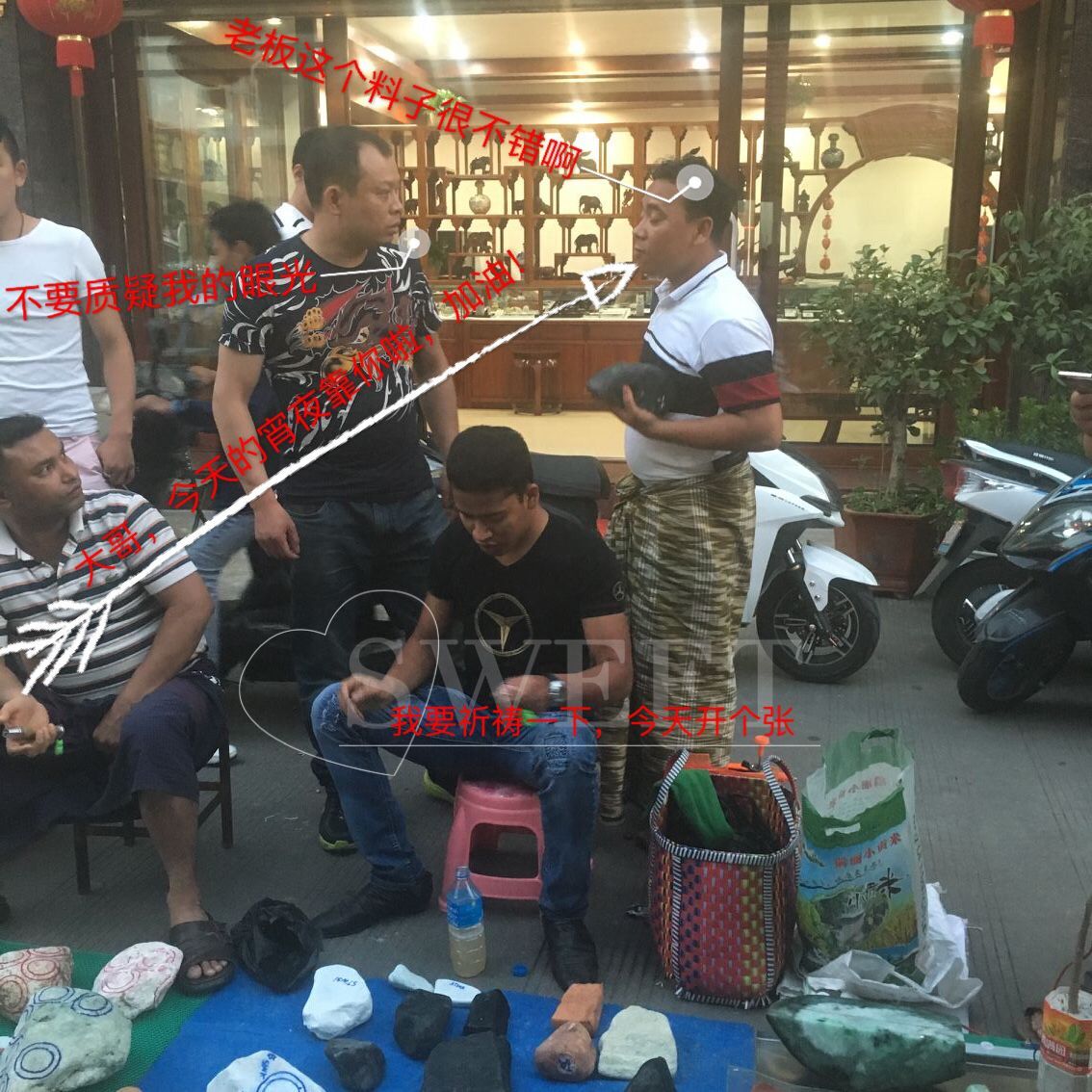 云南瑞丽德龙国际珠宝城全景,瑞丽德隆国际珠宝夜市