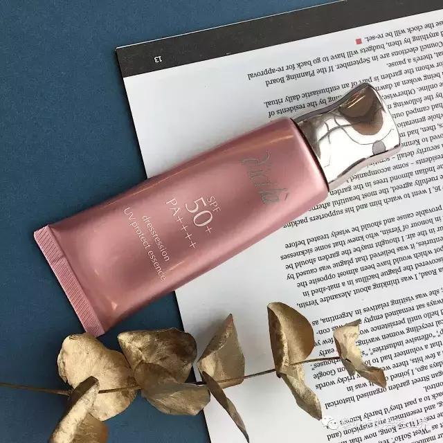 用什么防晒霜整天都晒不黑的,夏天怎样晒太阳不被晒黑