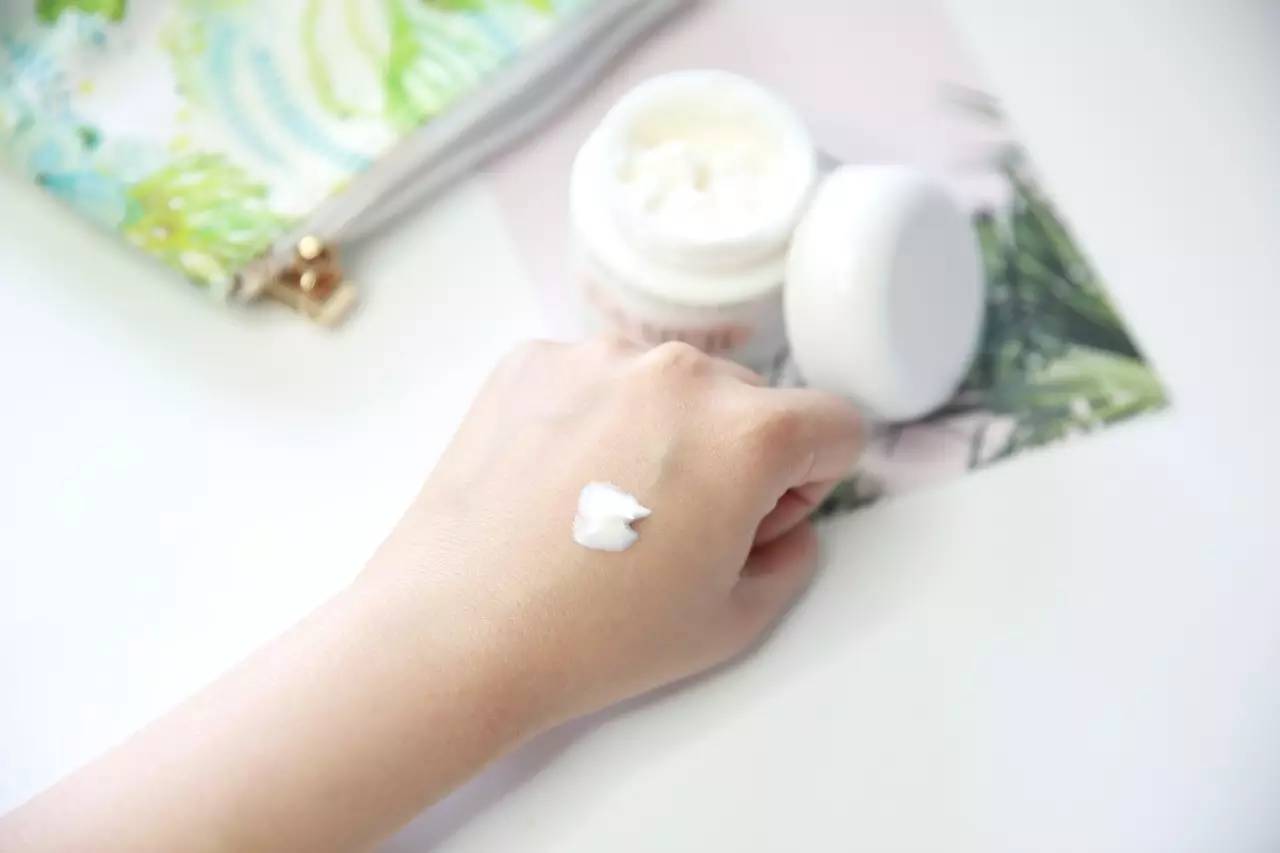 再多的情话都不如你在身边,所有动听的情话都不及身边的陪伴