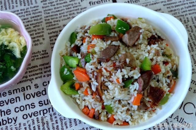 点了份烤全羊没吃完,打包回家配上剩米饭再加工一下,味道好极了